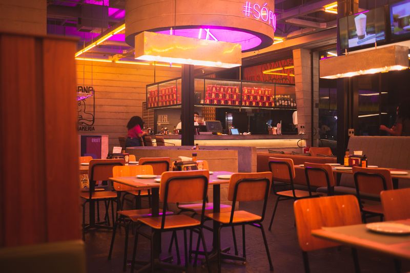 Wing Snob restaurant interior in Katy TX